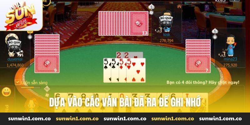 Dựa vào các ván bài đã ra để ghi nhớ